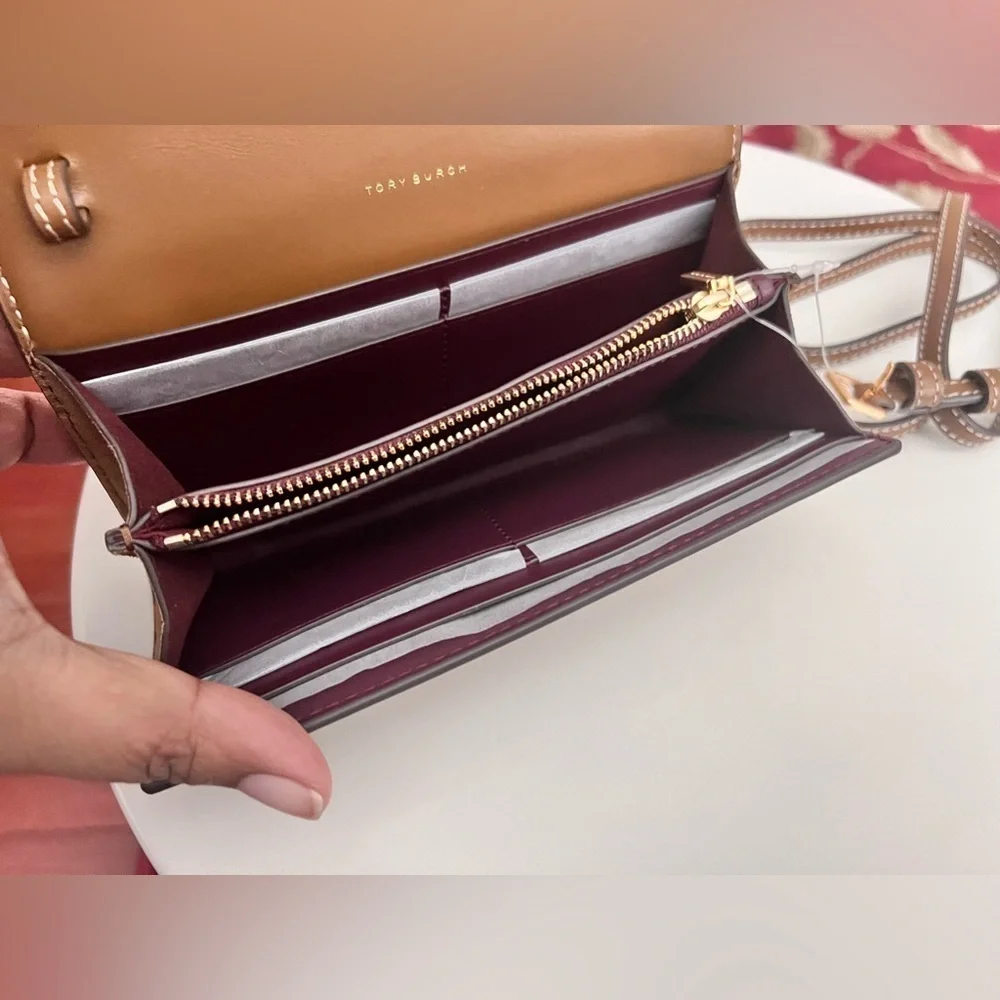 TORY BURCH • MONOGRAM CANVAS CLUTCH CROSSBODY BAG LEATHER LINING